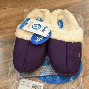 Floopi Slippers purple new size small memory foam